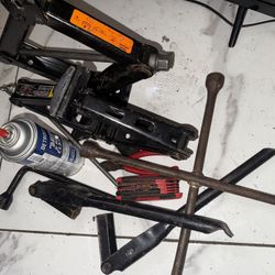 Tire Change Kit  (2 Jacks ) Tools  Cross