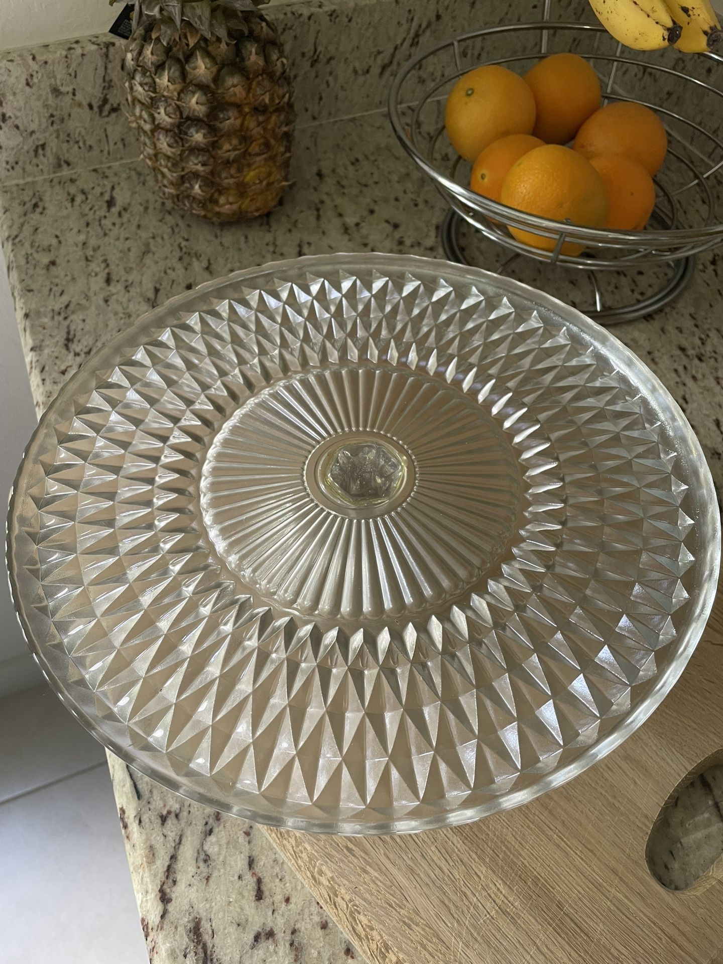Glass cake stand
