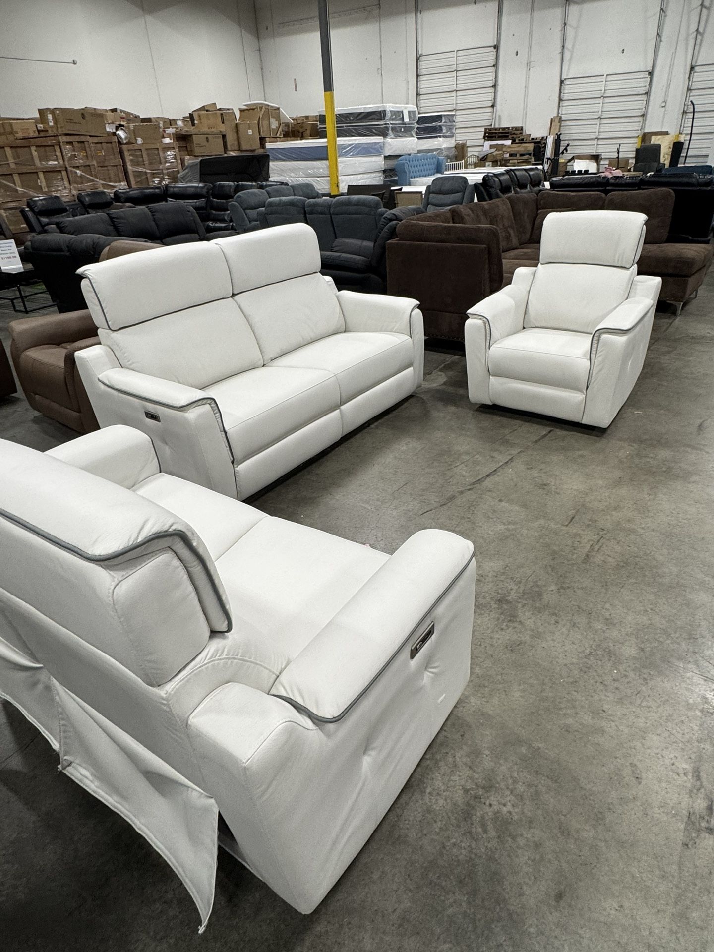 White Leather Power Recliner 3Pcs Set (1-12) / Juego De 3 Piezas De Reclinable Power De Cuero Blanco