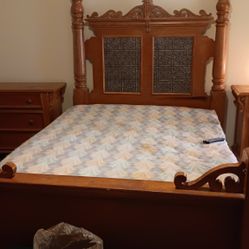 Beautiful Antique 7 Piece Bedroom Set