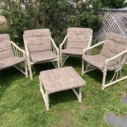 🌞 Vintage Outdoor Patio Furniture Set – 4 Chairs + Table – $100 OBO