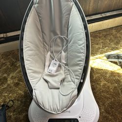 Momaroo swing