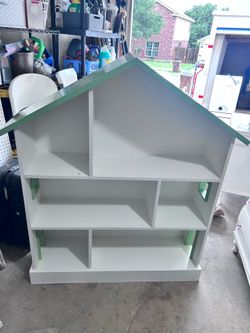 Kids dollhouse/bookcase