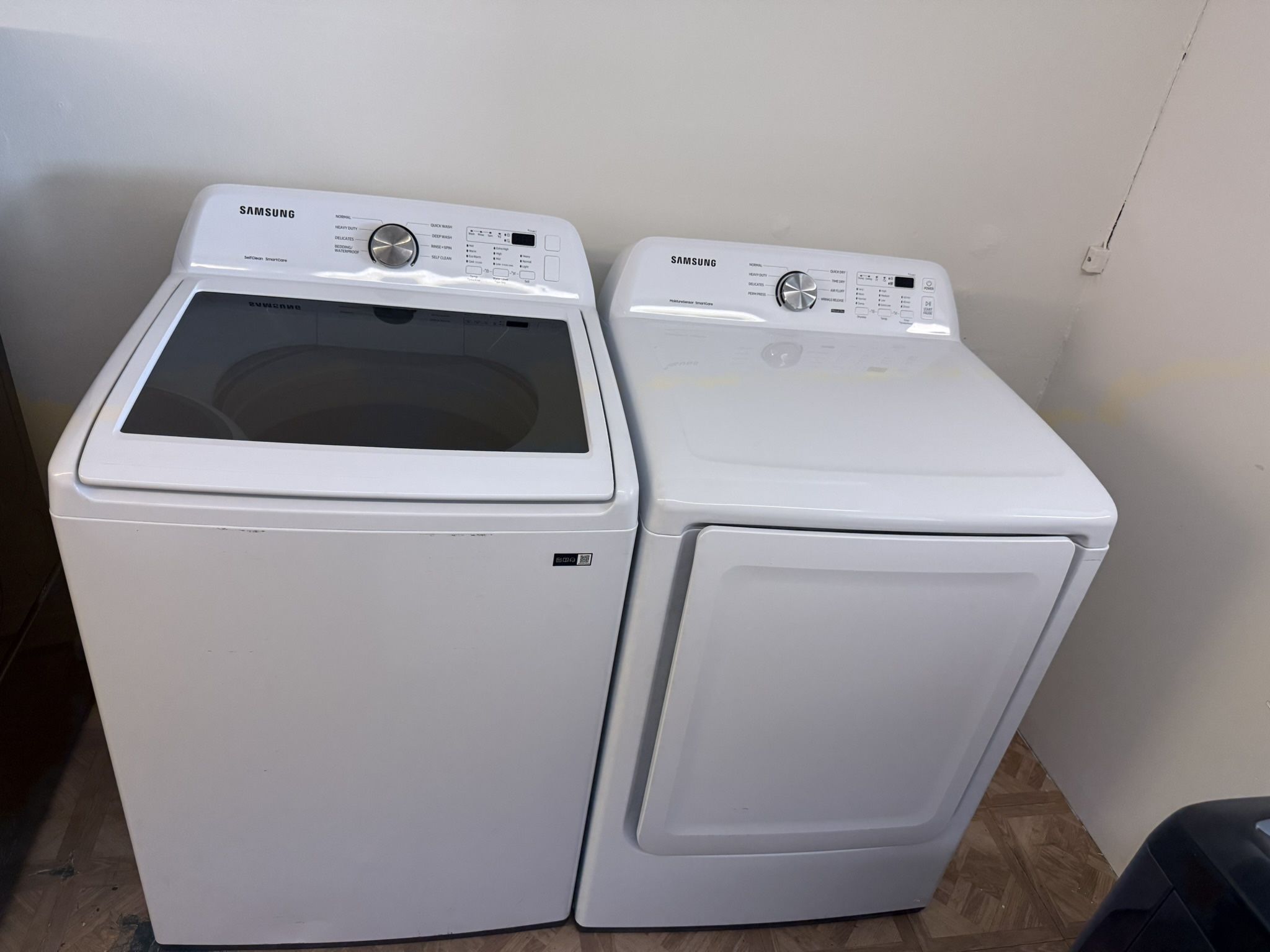 SAMSUNG WASHER AND DRYER SET.