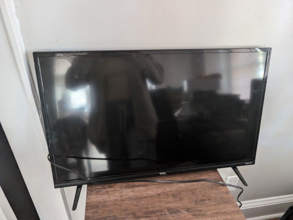 32in TCL Television