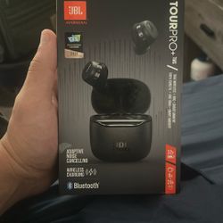 JBL Tour Pro+