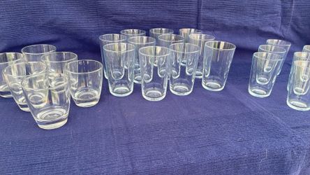 23 Glass cups 