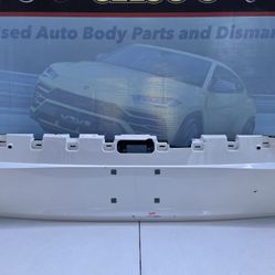 2022-2024 RIVIAN R1S TAILGATE LOWER