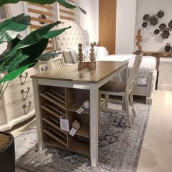 Skempton White/Light Brown Counter Height Set
Ashley FurnitureFinancing And Delivery Available 