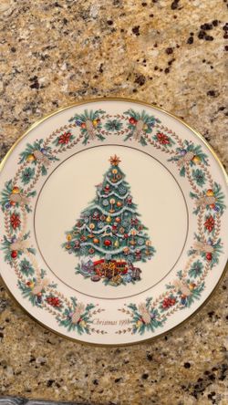 Lenox 1998 Limited Edition Christmas Trees Around the World Plate