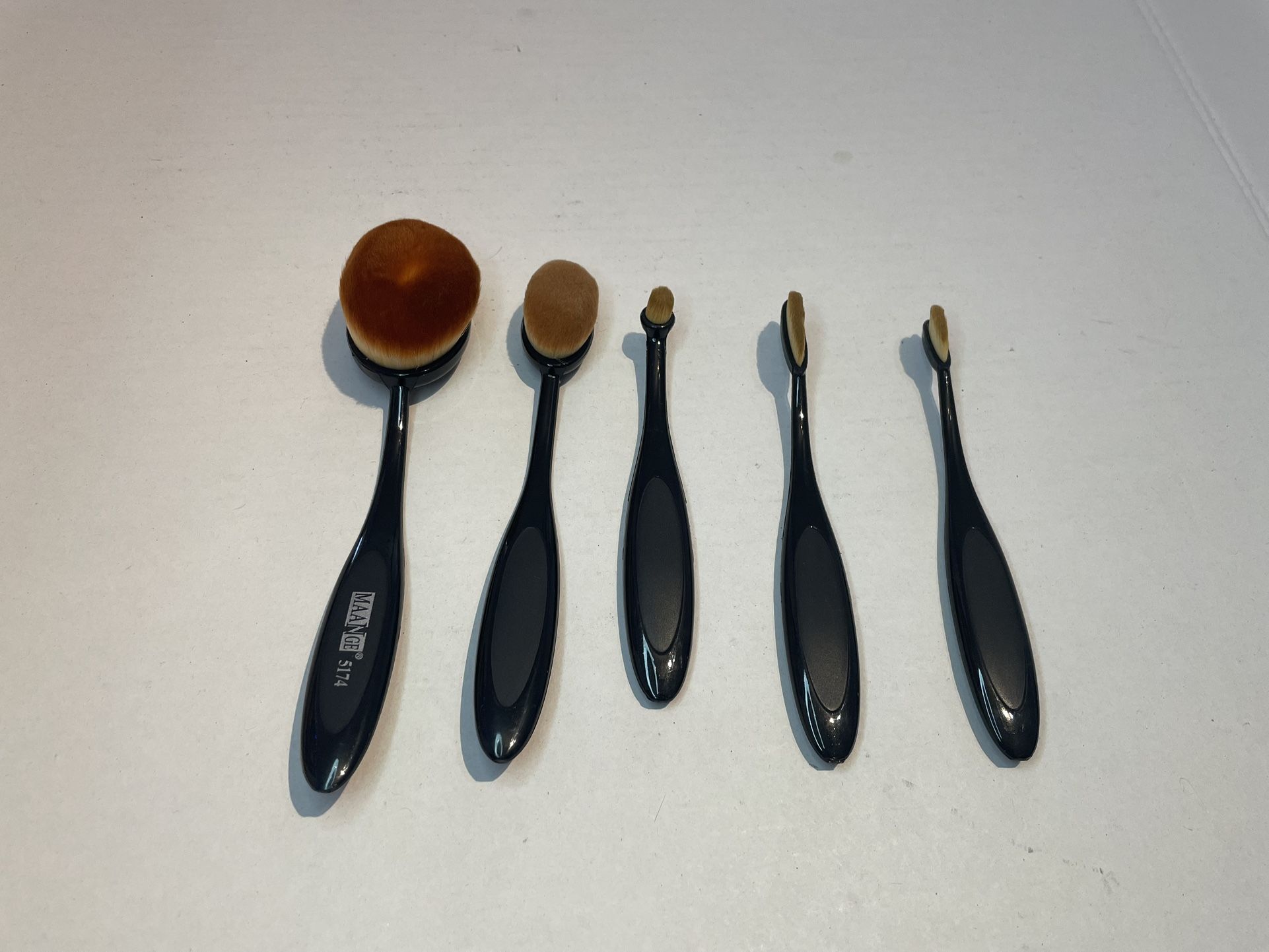 Black Makeup brushes set of 5. (AE)
