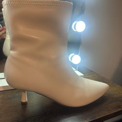 WHITE LEATHER BOOTS