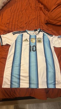Argentina Messi #10 size large (slim fit)
