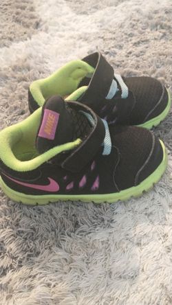 Size 5c nike girls shoes
