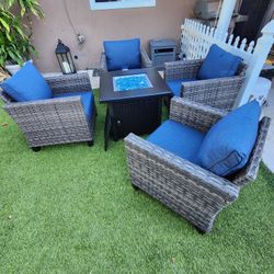 New And Assembled Fire Pit Set  / Patio Set  / Outdoor Furniture. 