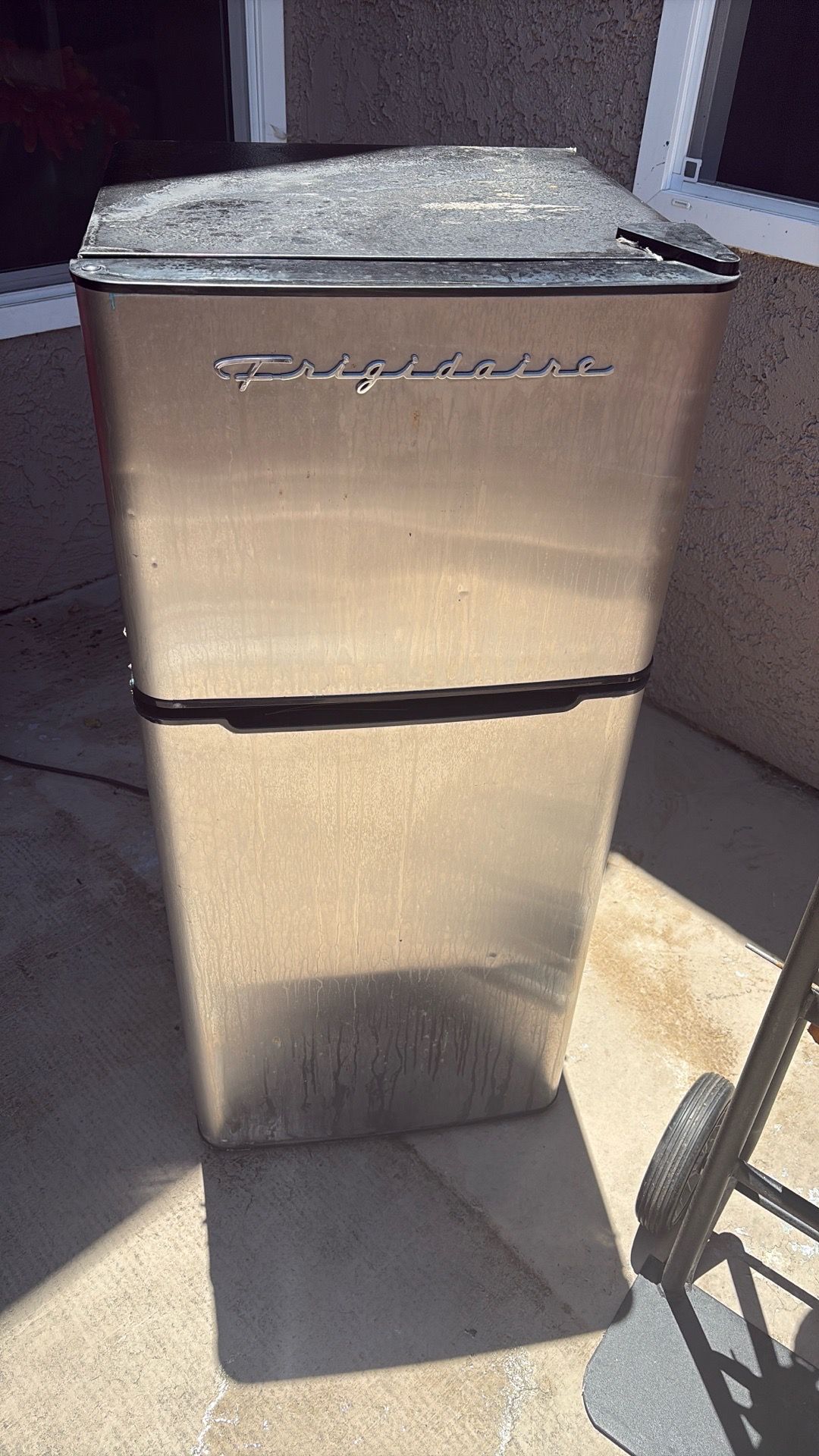 Mini fridge