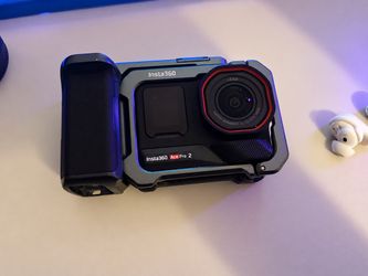 Insta360 Ace Pro 2 Bundle + Xplorer Grip Kit + 2 Batteries