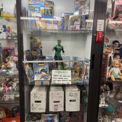 Marvel & DC  Comics & Collectibles 