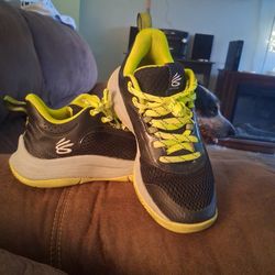 Under Armor Size 5