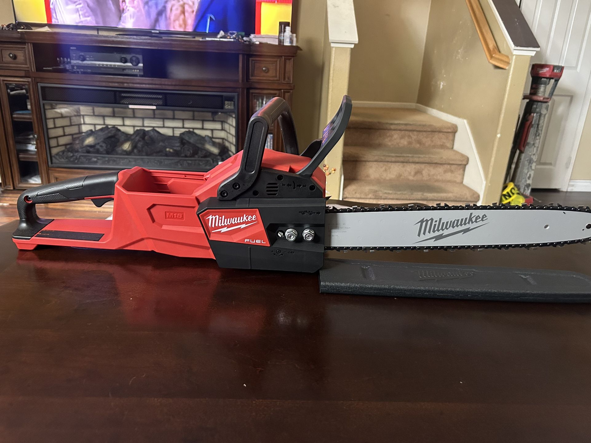 Milwaukee M18 Fuel 16” Chainsaw 