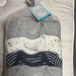 Carter’s 4 Short-sleeve Bodysuits (3 months)