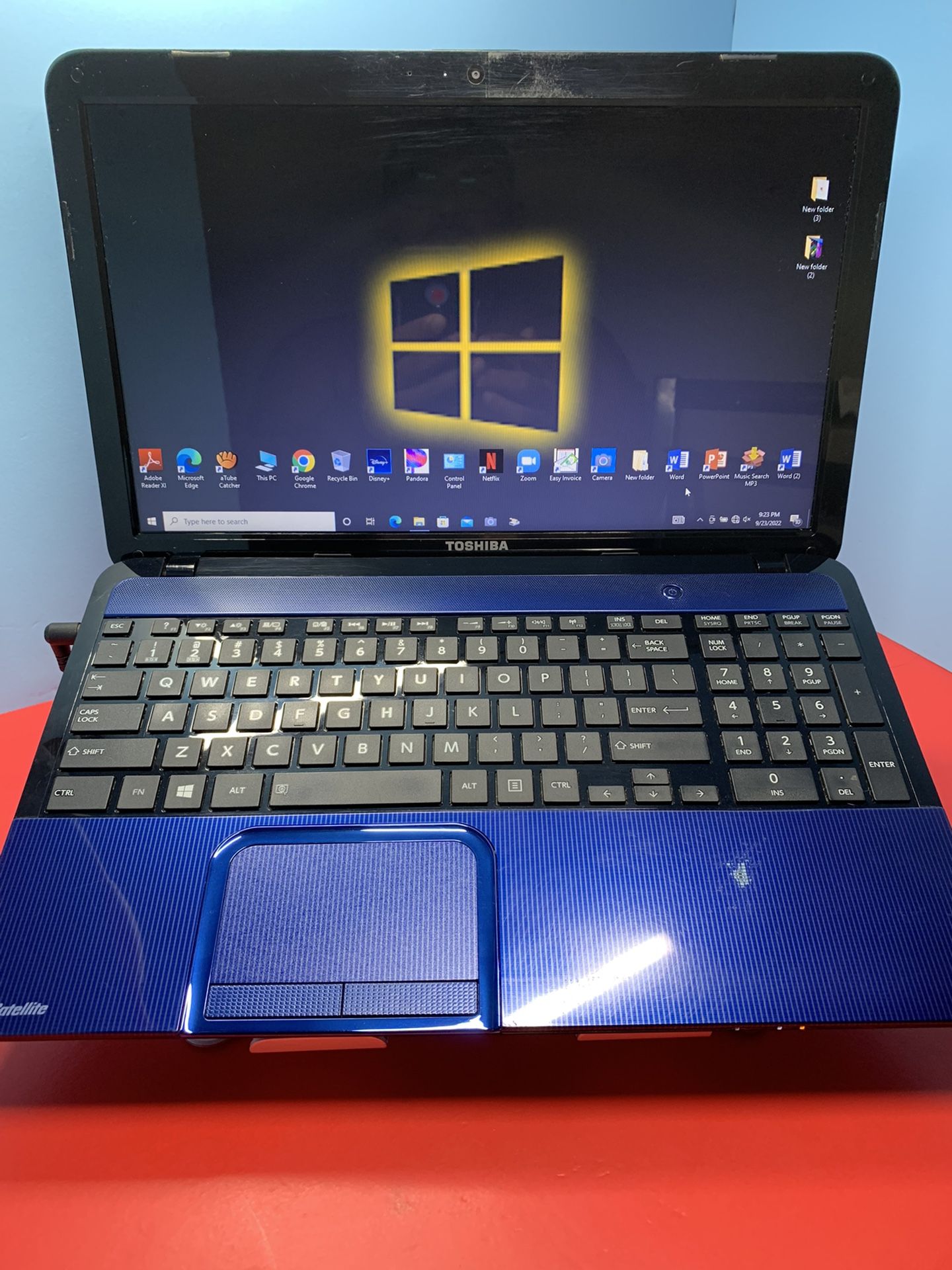 ..TOSHIBA SATÉLITE . .L855S….120 GB SSD...6.0 RAM . READY FOR CLASSES ON LINE OR WORK FROM HOME