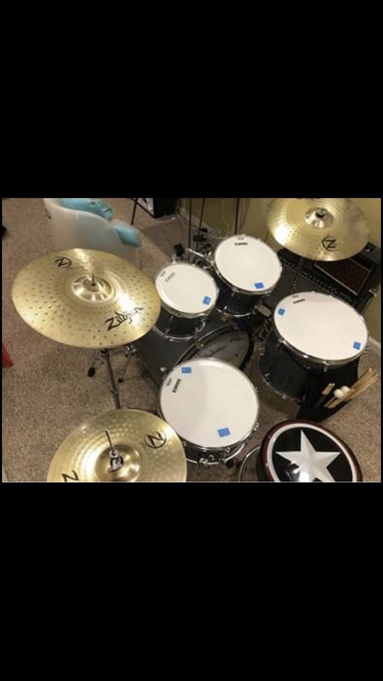 Pearl Roadshow drum set