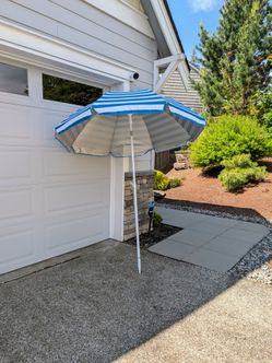 OutdoorMaster 6.5ft Beach Umbrella with Sand Anchor & Carry Bag – Great Condition!