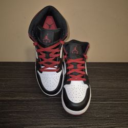 Nike Air Jordan 1 Mid ( Sz 7Y)