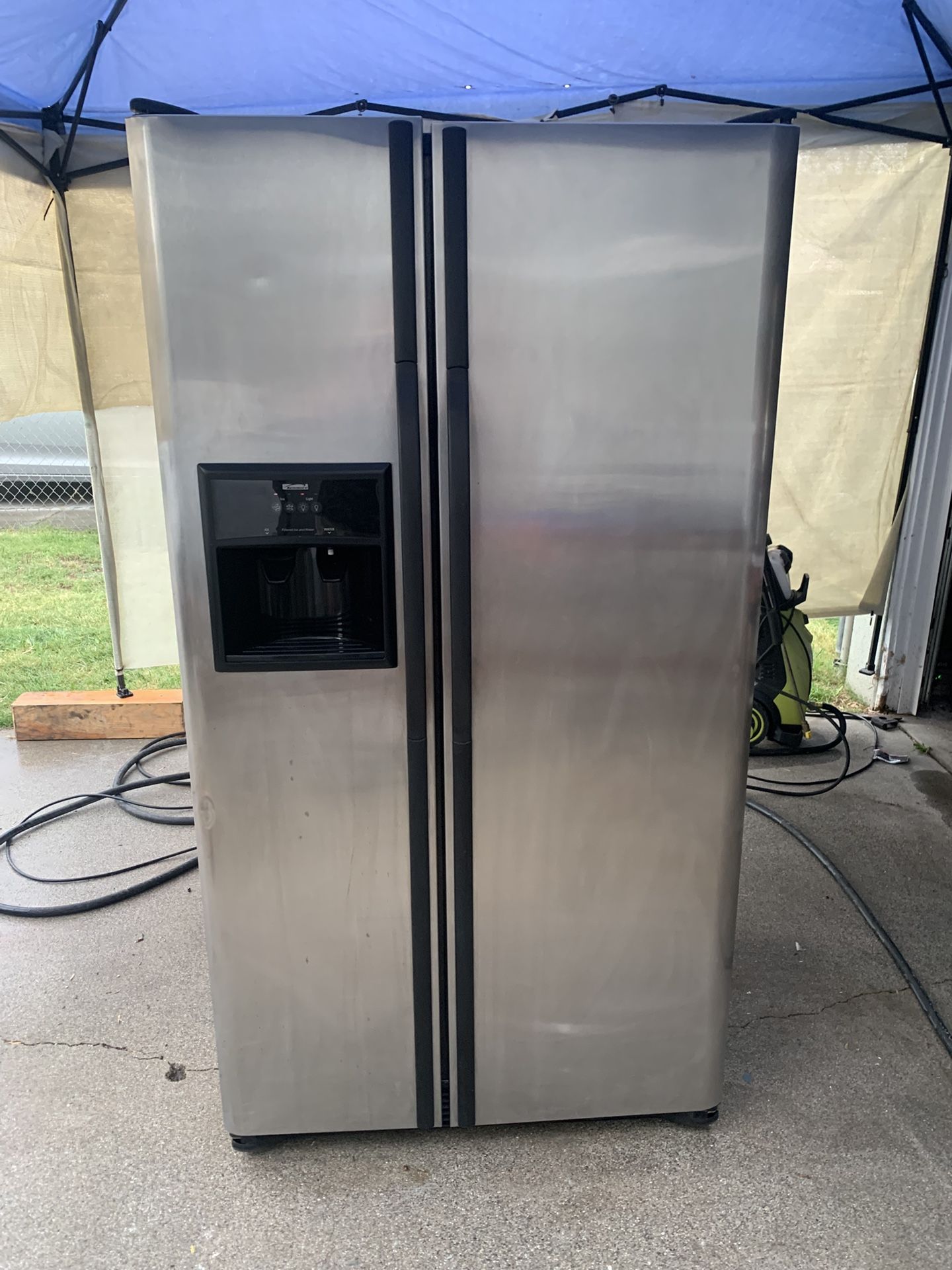 Refrigerator With Water And Icemaker