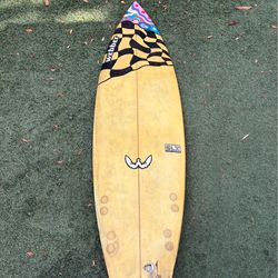 Surfboard 6’6”