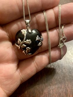Beautiful Italian Sterling Silver Rose Design On Black Ónix Heart With 15” Box Chain