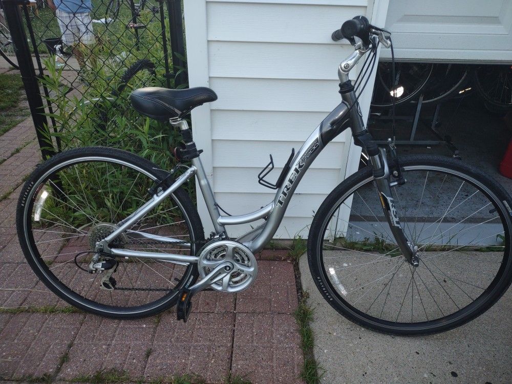 Trek Hybrid 17.5 Inch Bike,700 Cc Wheels