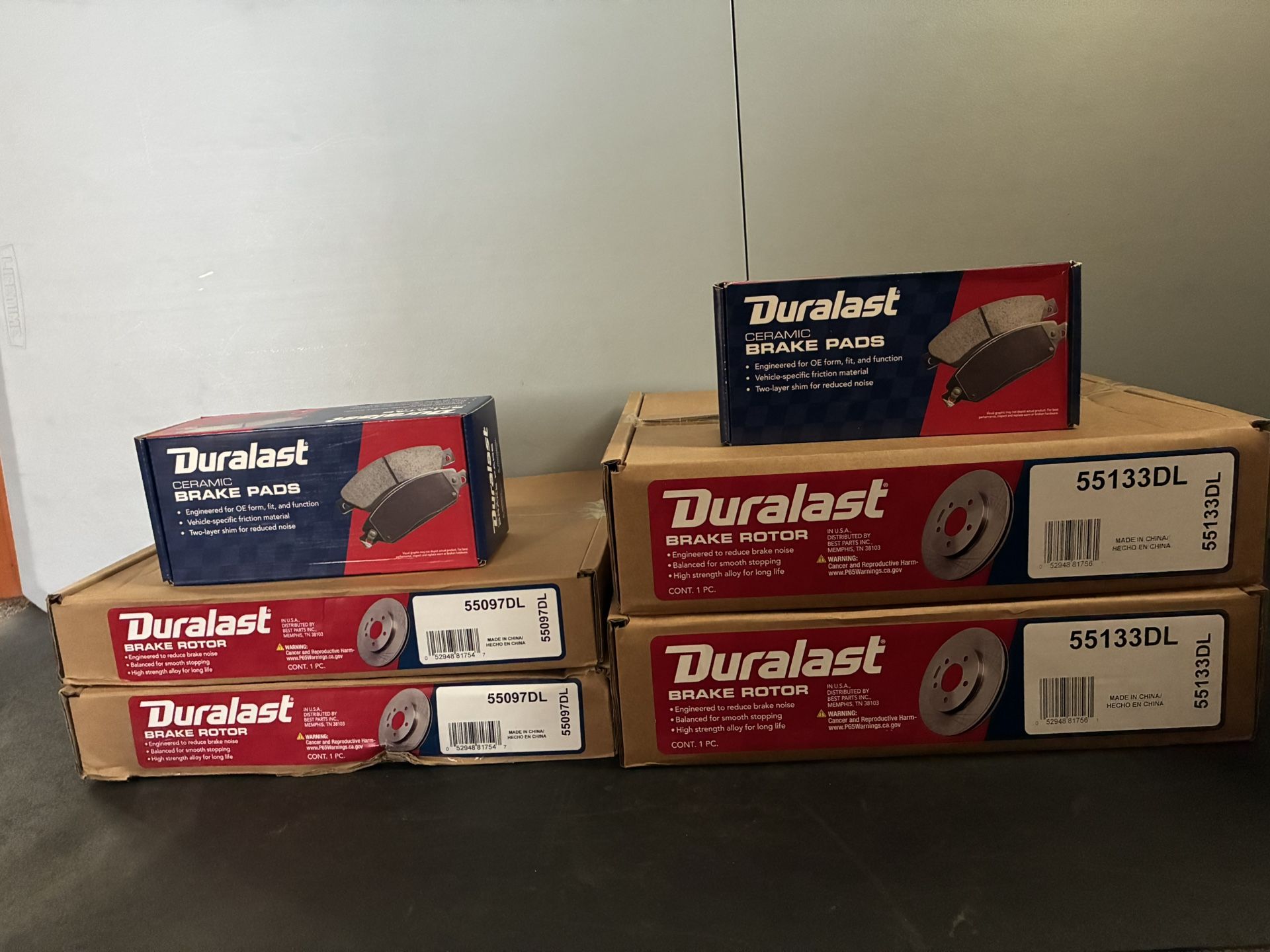 New In Box Frt/Bk Brake Kit. 2014-2019 GMC/Chevy 1500 Pickup