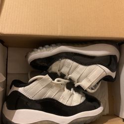Jordan Retro 11 Concord Low Size 5.5c