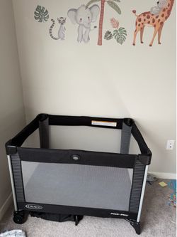 Travel crib