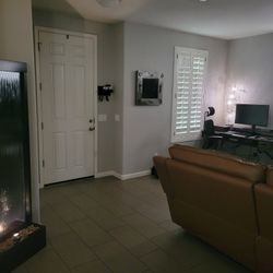 Beautiful Rhen Leather Dual Power Reclining Sofa + Battery!