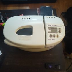 Automatic Bread an Dough Maker.. By Westbend