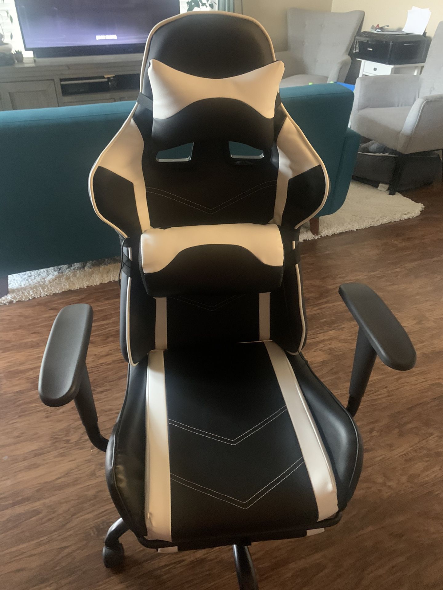 Gamer Chair With Back Massage.