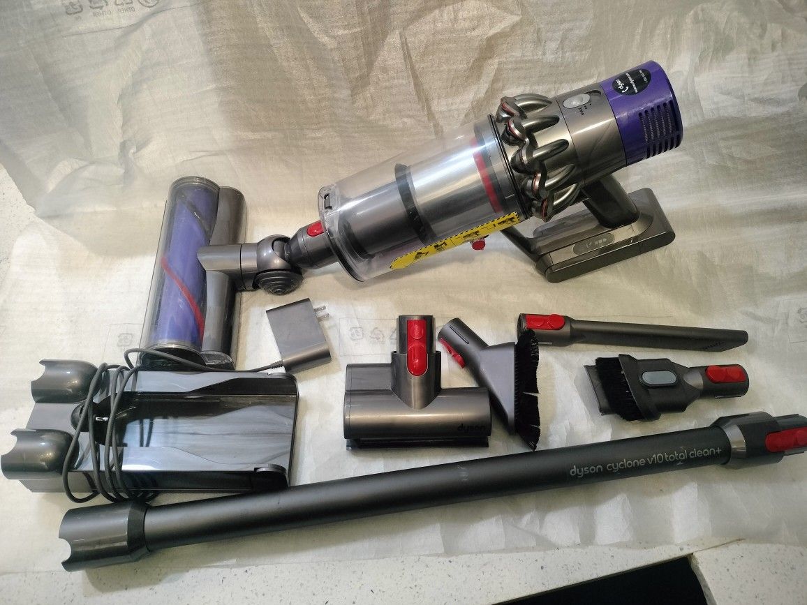 Dyson V10 Total Clean Cord free Vacuum Cleaner 