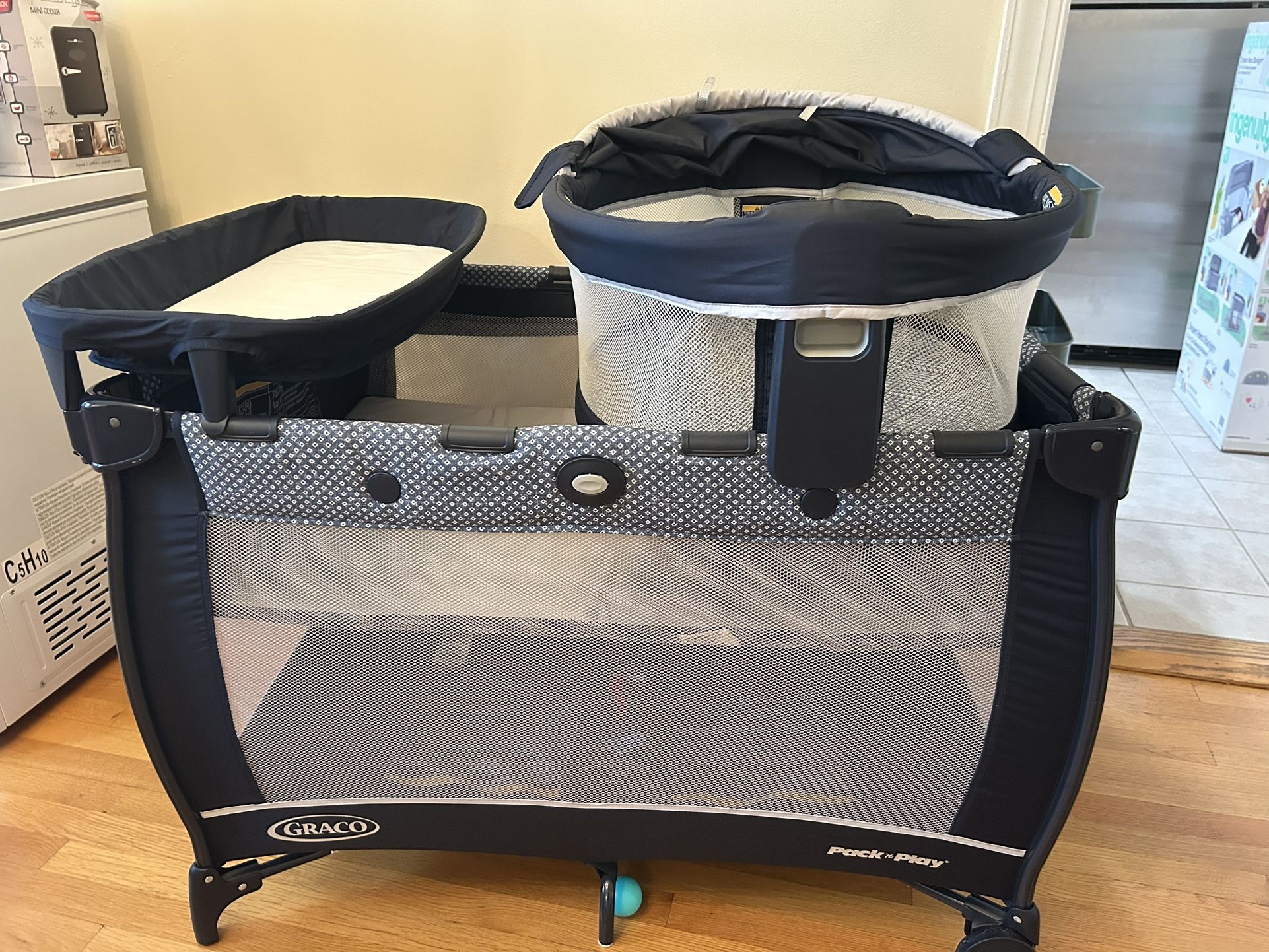 Graco Pack&Play With Dome