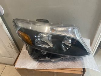 2016-2019 Mercedes Benz Metris right headlight