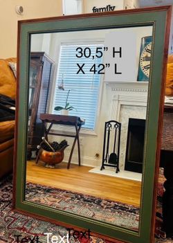Vintage Elegant Wall Mirror – Timeless Decorative Accent