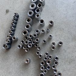 70 PIEZAS DE HERRAMIENTAS 