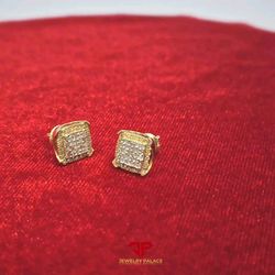 Elegant Gold Square earring with 10K Gold and 0.5 CTW of diamonds