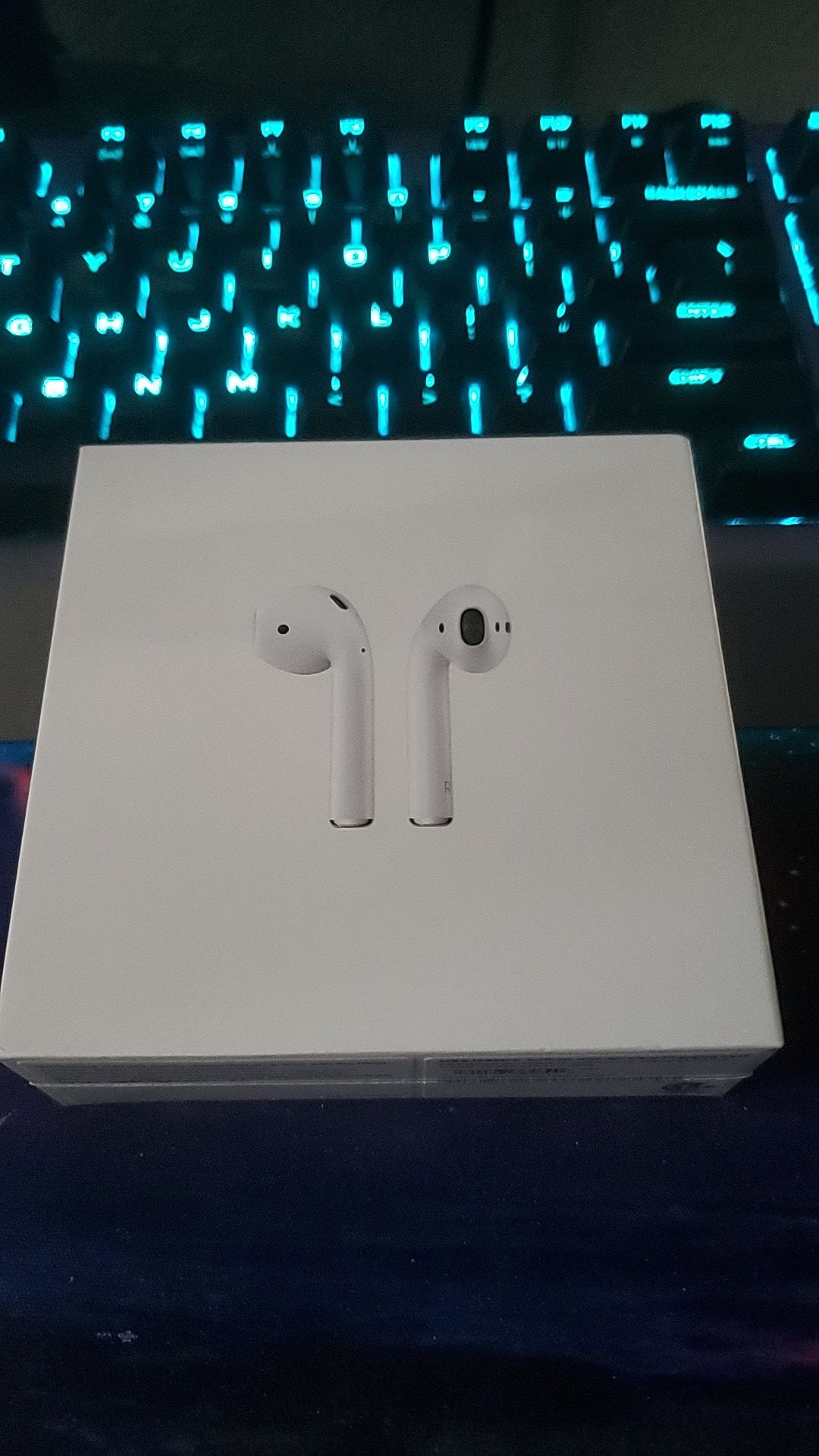 Apple Airpods with Wireless Charging Case