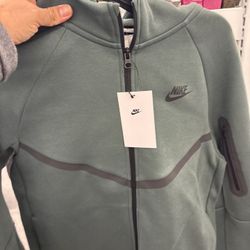 Nike Tech Big Kids Size Large And XL $75