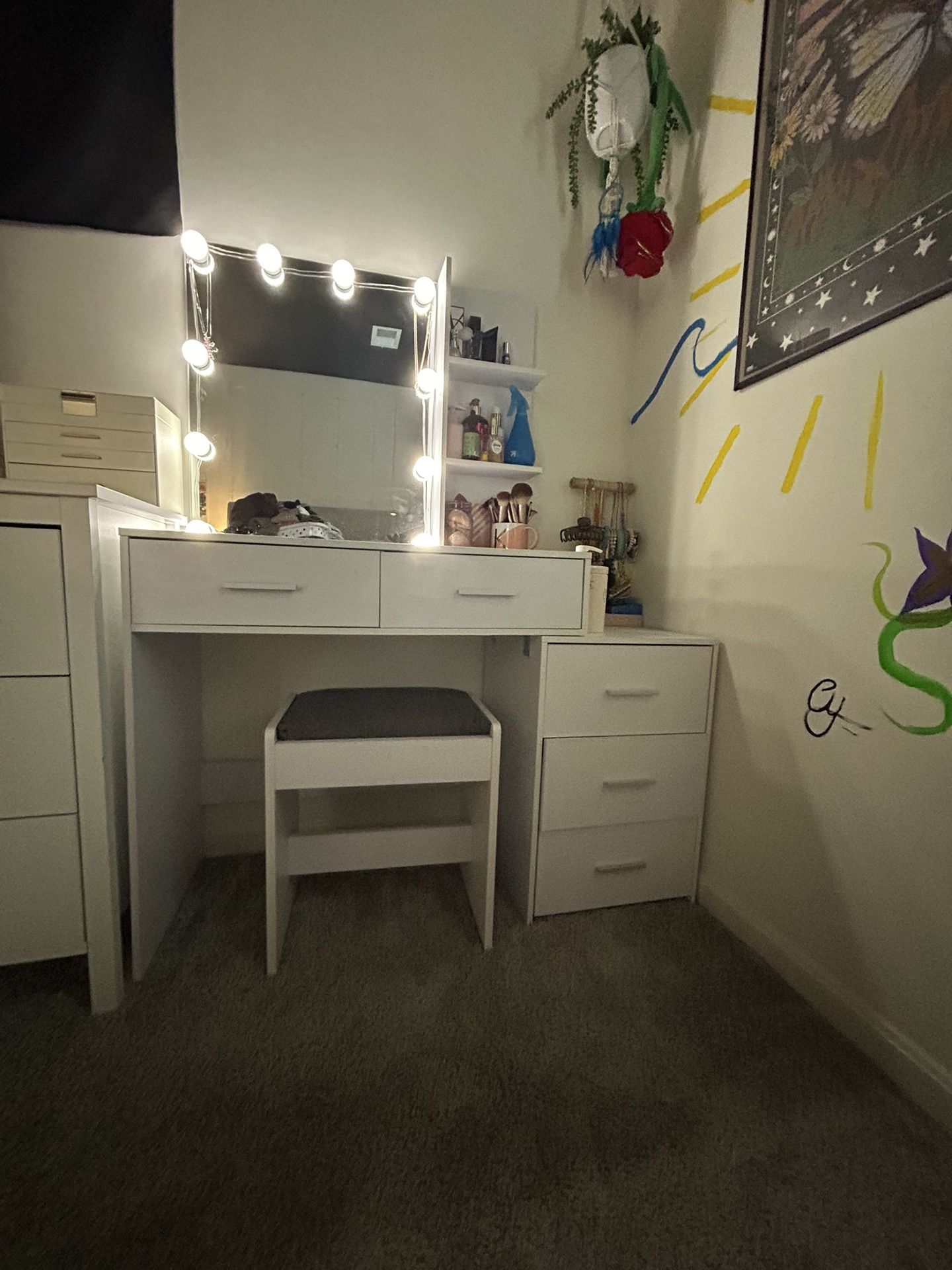 White Beauty Vanity