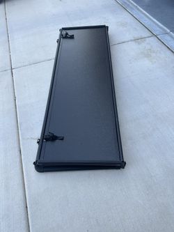 OEdRo Hard Tri-fold Truck Bed Tonneau Cover -Make Offer For Sale In ...