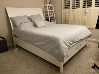 Queen size bed with 2 drawers bed frame no mattress